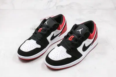 JORDAN 1 Low Black Toe