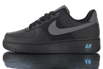 Nike Air Force 1 ’07 LV8“black / light blue”