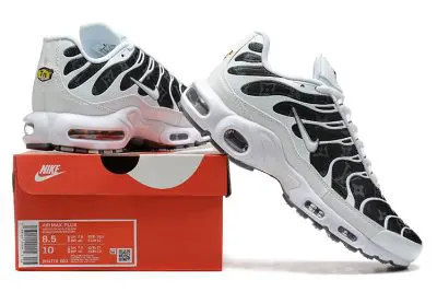 Nike Air Max Plus Black White