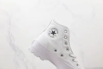 Converse Chuck Taylor All Star Lugged move High White