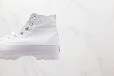 Converse Chuck Taylor All Star Lugged move High White