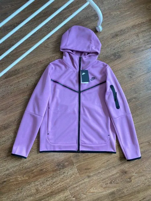 Nike Tech