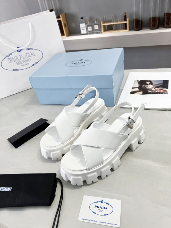 Monolith Loafers White Slipper