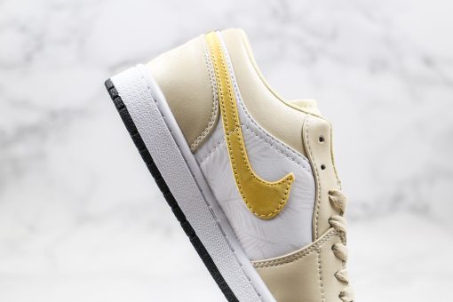 NIKE Air Jordan 1 Low “Light Orewood Brown”