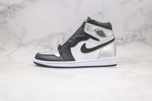 NIKE Air Jordan 1 High OG WMNS “Silver Toe”