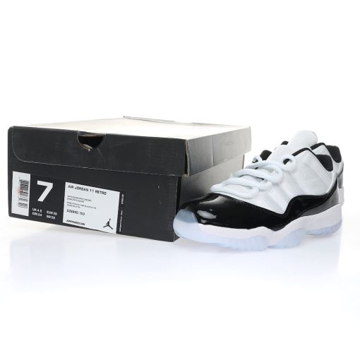 Nike Air Jordan 11 Retro Low”Concord”