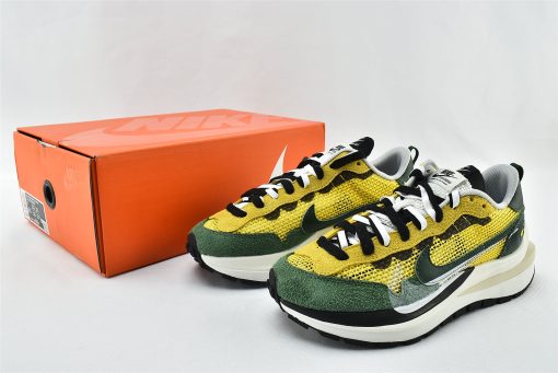 Nike Vaporwaffle sacai Tour Yellow Stadium Green