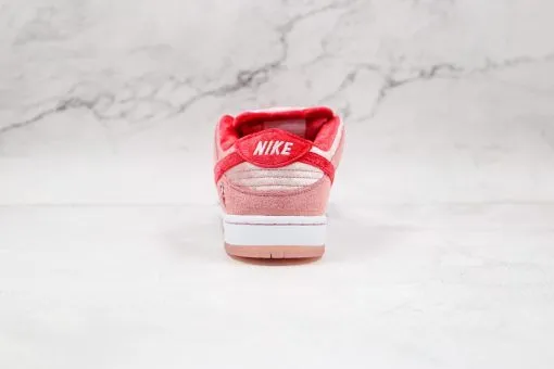 NIKE SB Low Dunk Low x Strangelove