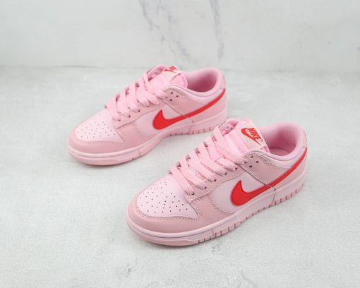 NK SB Dunk Low Pink