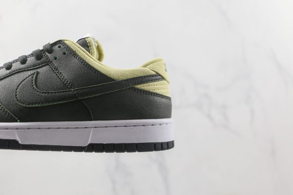 Nike SB Dunk Low “Avocado”