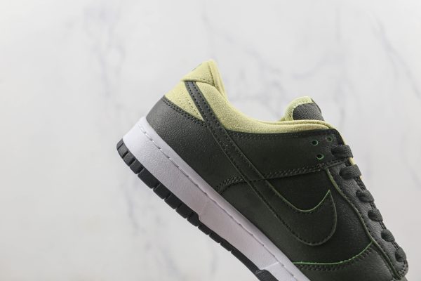 Nike SB Dunk Low “Avocado”