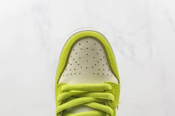 NK SB Dunk Low “Apple Green”