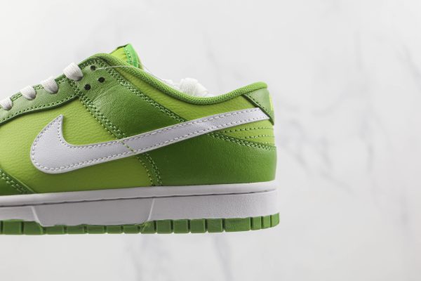 NIKE SB Dunk Low green