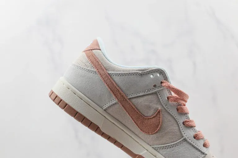 NIKE SB Dunk Low “Fossil Rose”