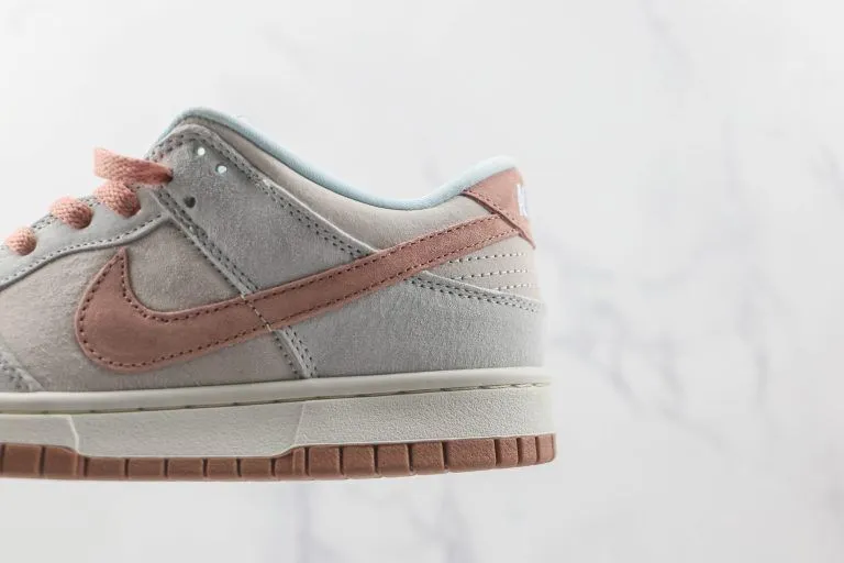 NIKE SB Dunk Low “Fossil Rose”