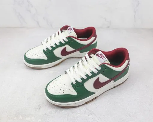 Nike Dunk Low “Gorge Green”