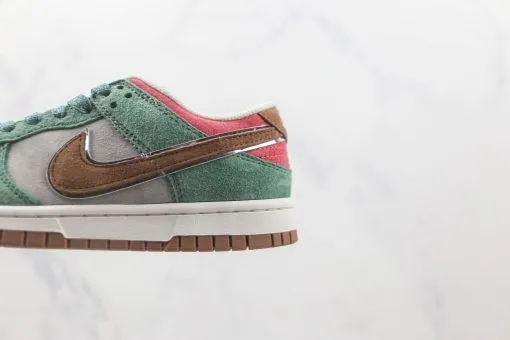 Otomo Katsuhiro x NK SB Dunk Low “Steamboy OST” Green