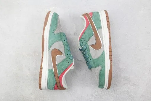 Otomo Katsuhiro x NK SB Dunk Low “Steamboy OST” Green