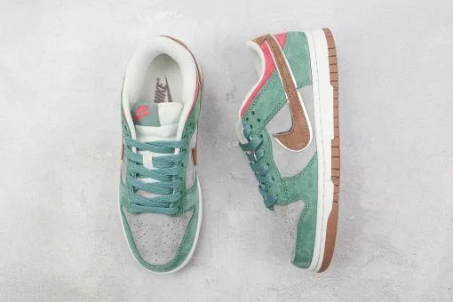 Otomo Katsuhiro x NK SB Dunk Low “Steamboy OST” Green