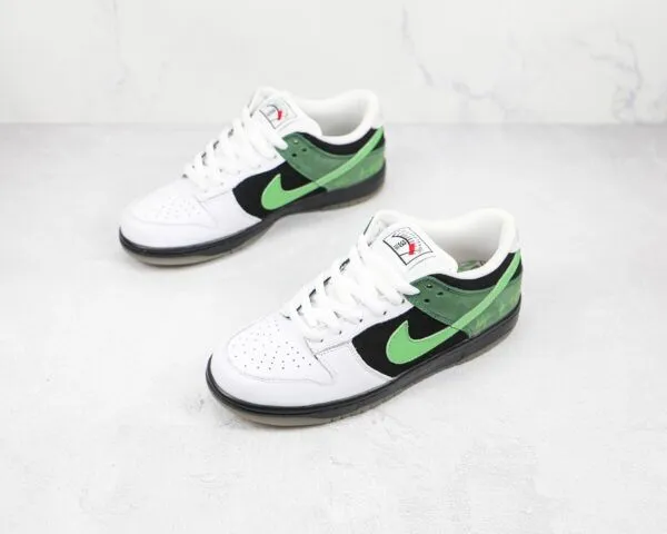 NIKE SB Dunk Low White black green