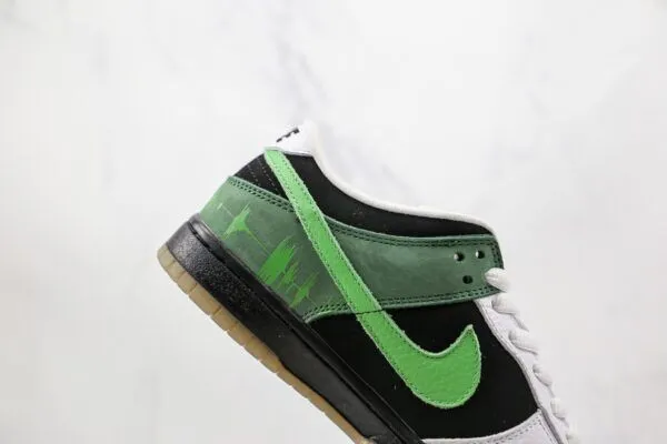 NIKE SB Dunk Low White black green