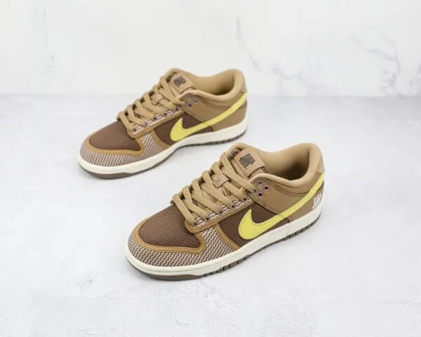 UNDEFEATED x NIKE DUNK LOW pale brown