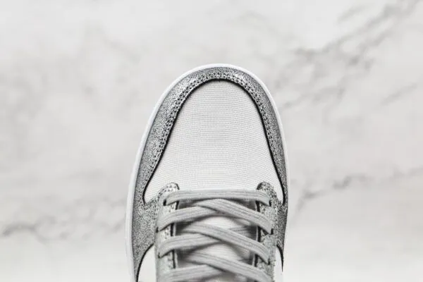 NIKE Dunk Low Silver embroidery