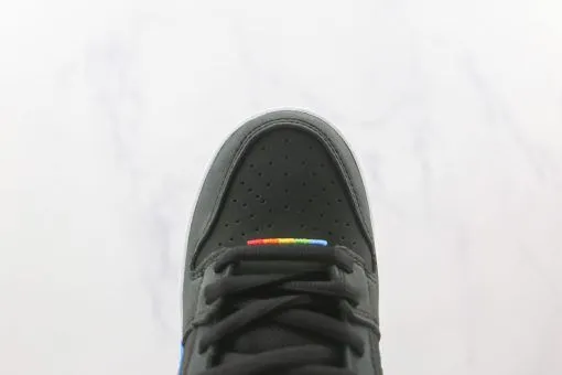 NIKE SB Dunk Low black and white rainbow print