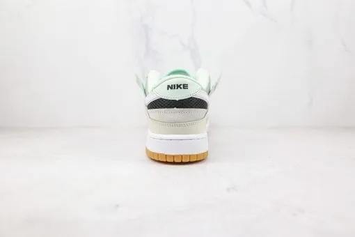 NIKE SB Dunk Low Off-white Stitcher