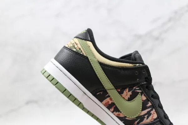 NIKE SB Dunk Low Black camouflage