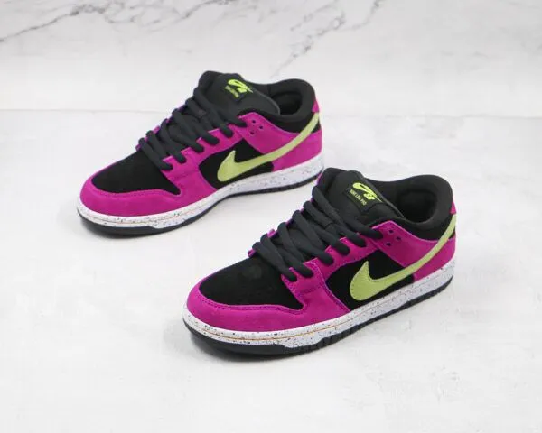 NIKE Dunk SB Low SP