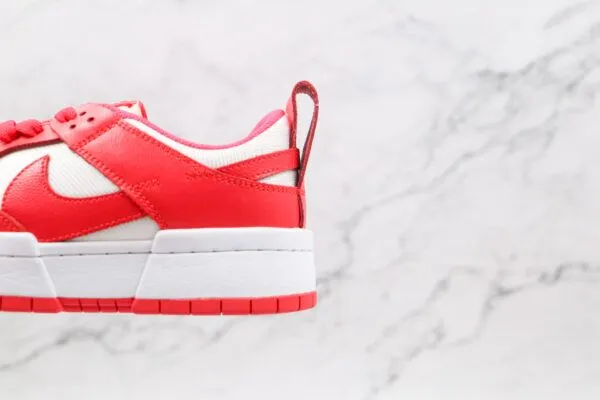 NIKE Dunk deconstructs red and white