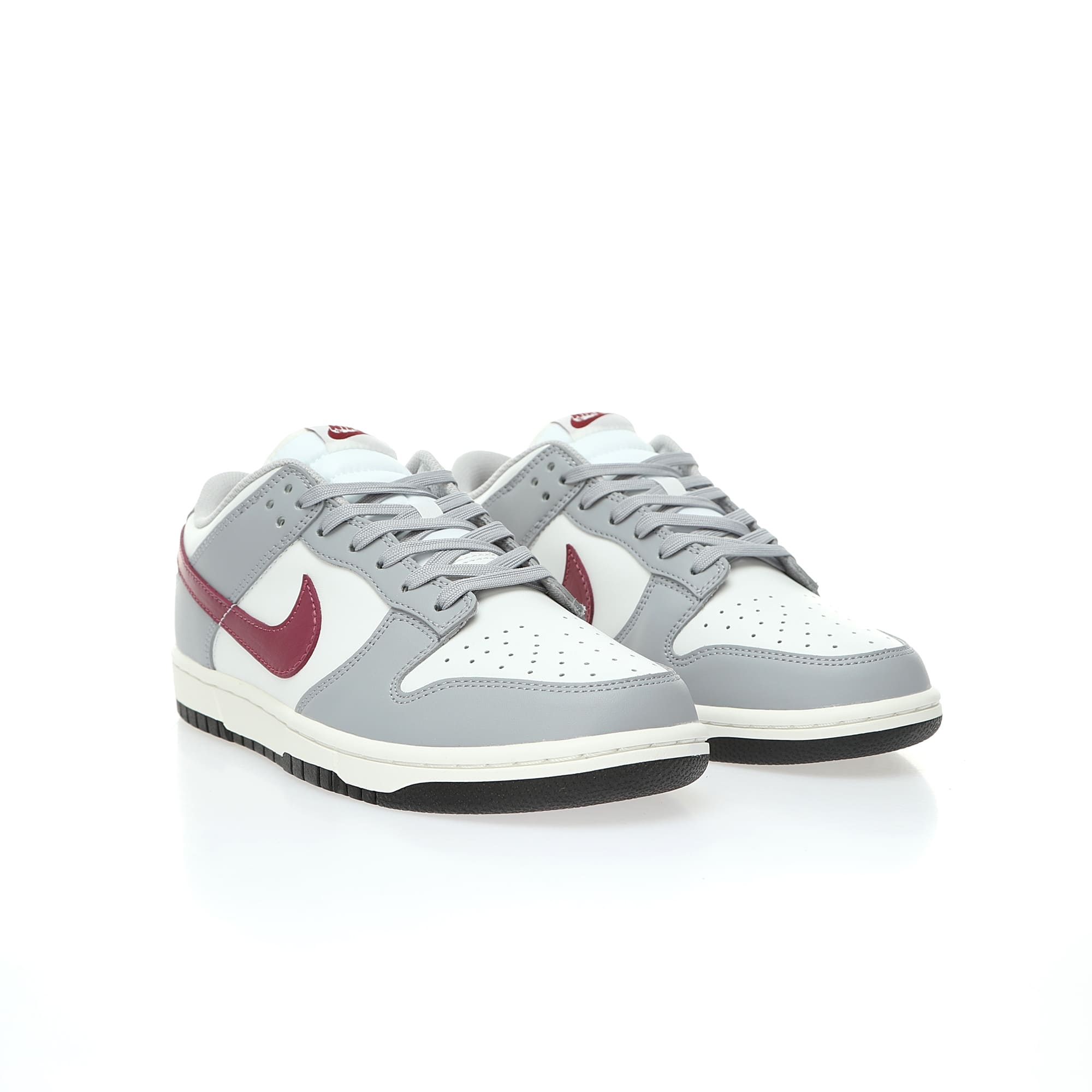 Nike Wmns SB Dunk Low”Grey/White/Red”