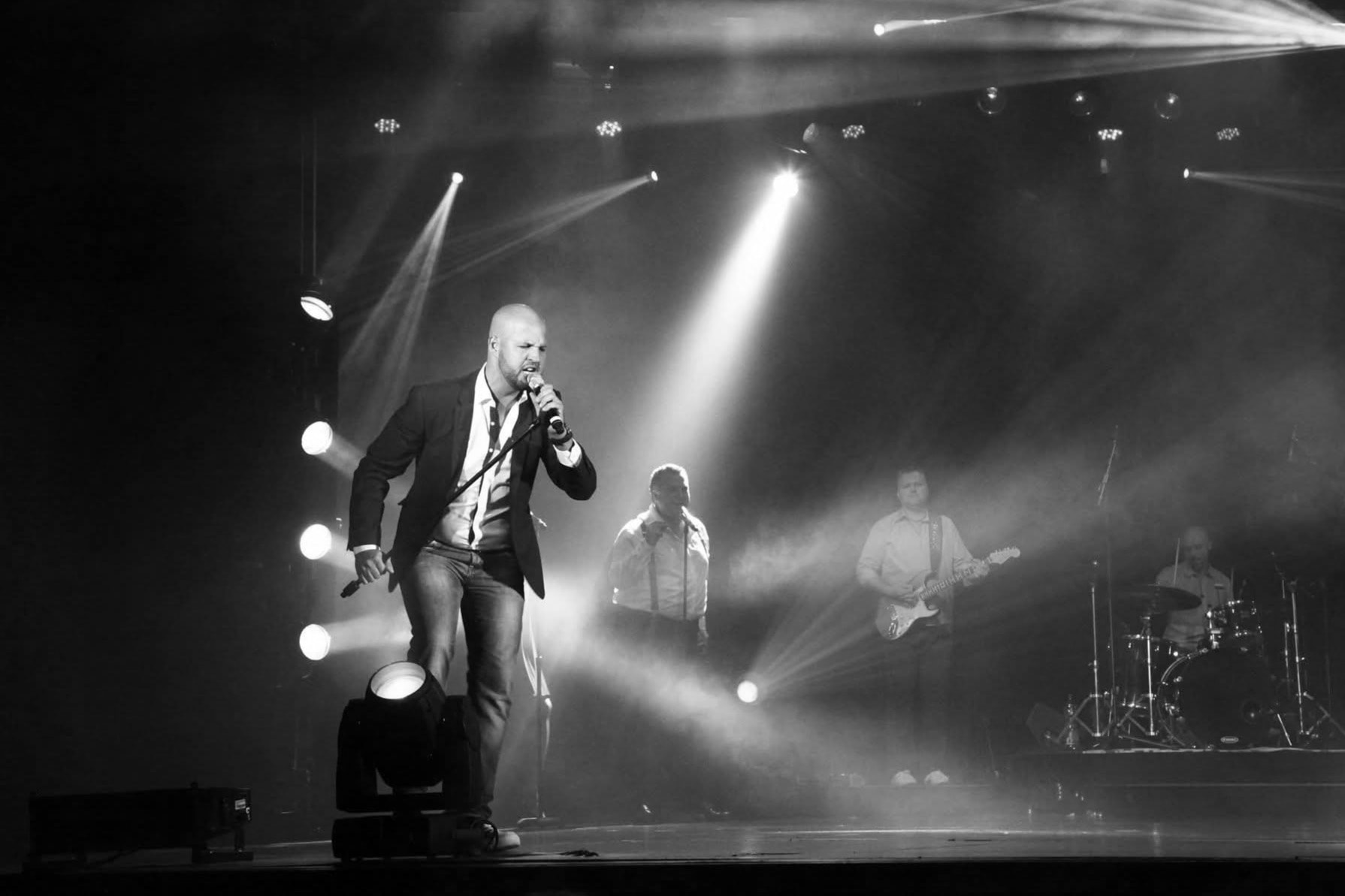 Attila Sepsi acoustic live performance gallery photo 4