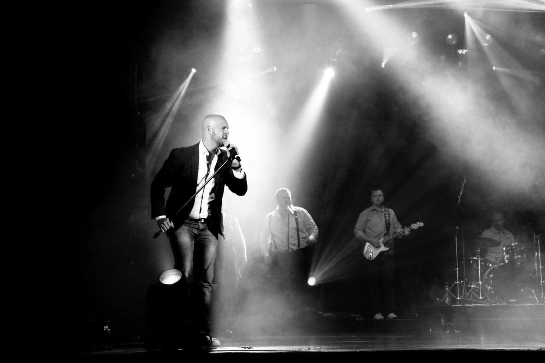Attila Sepsi acoustic live performance gallery photo 2