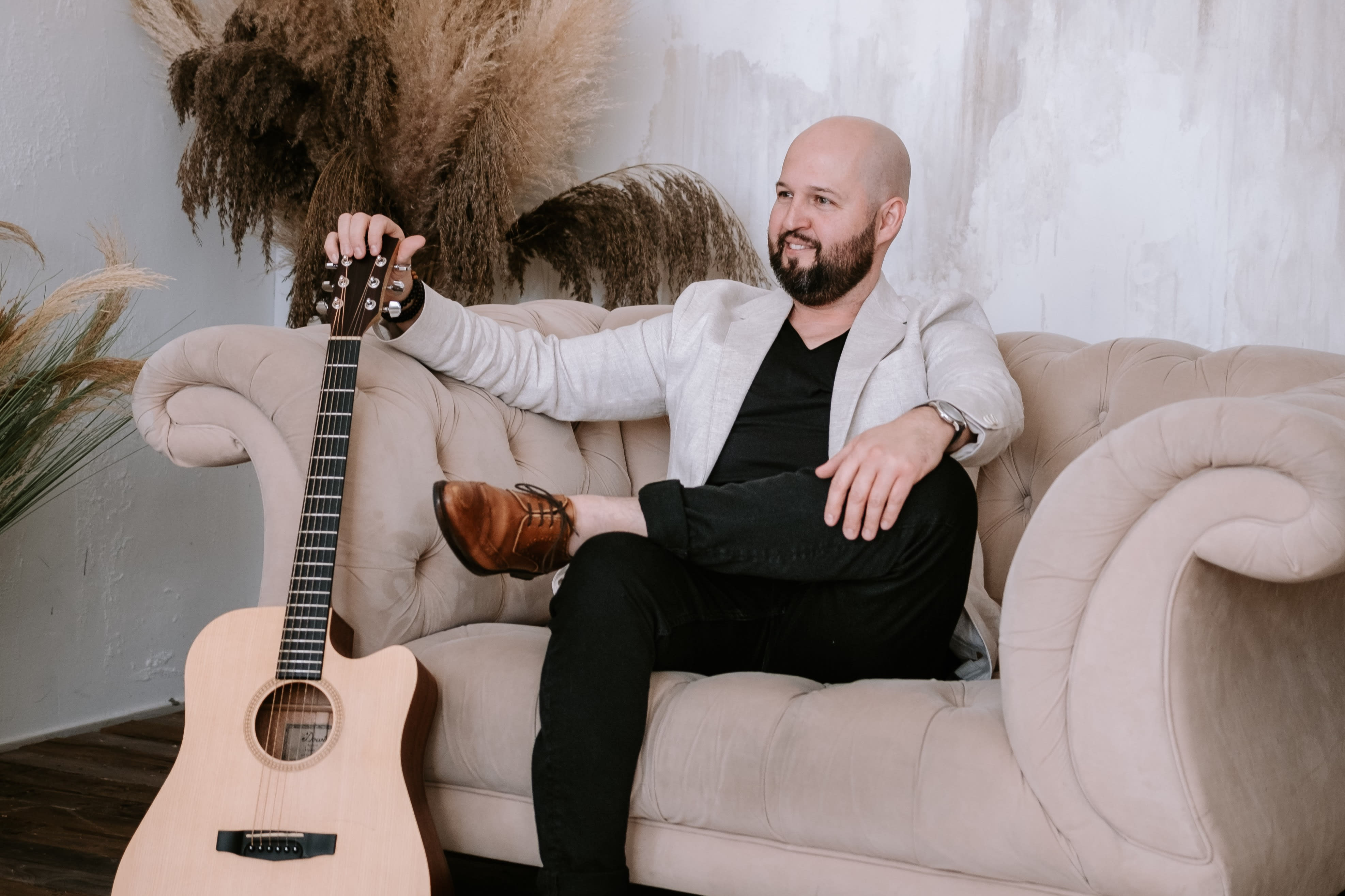 Attila Sepsi acoustic live performance gallery photo 3