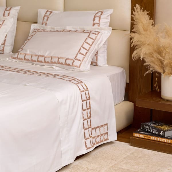 Parure de lit brodée - Collection Prestige