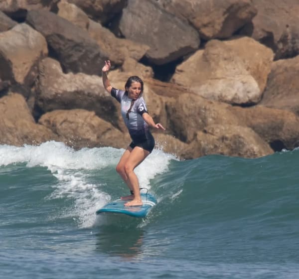 Cours de surf privé à la Crique Surf House de Bouznika