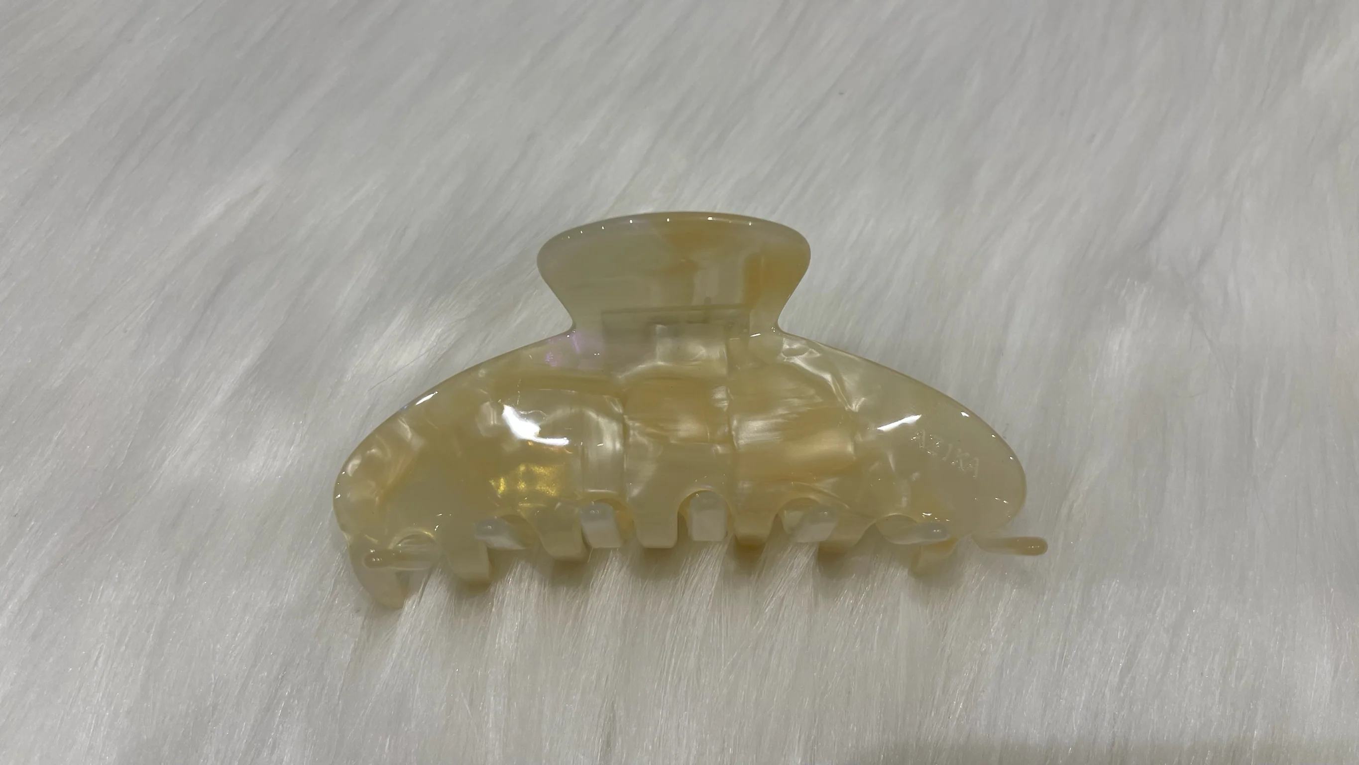 Latte Claw Clip
