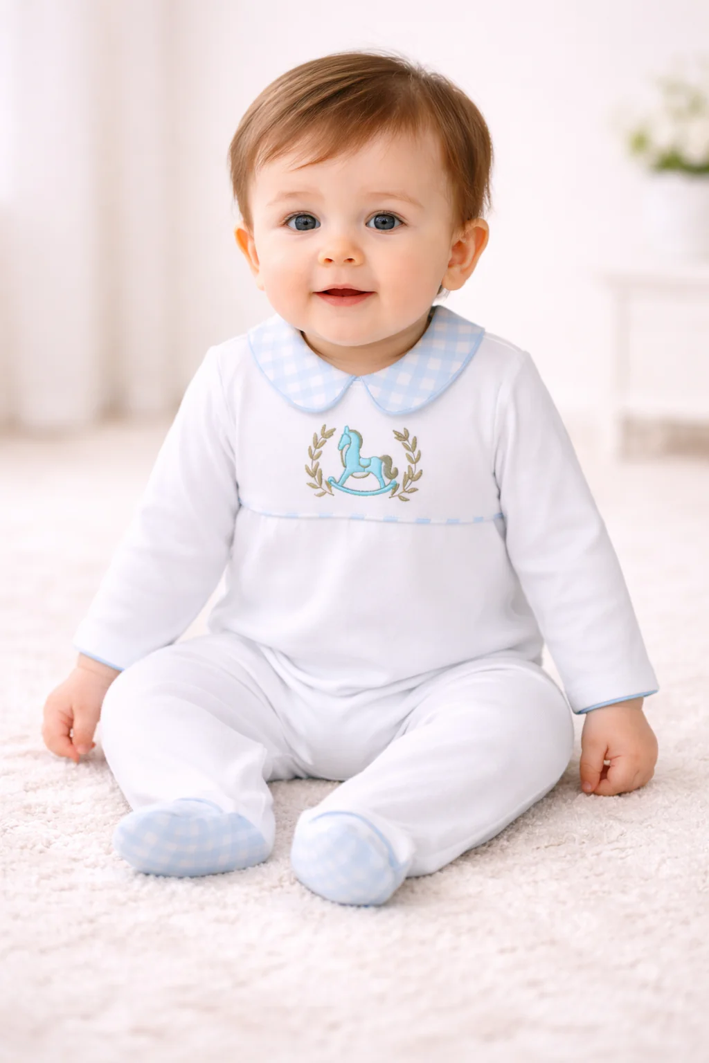 Grenouillère Bébé Garçon Blanche & Bleu Ciel – Motif Cheval à Bascule