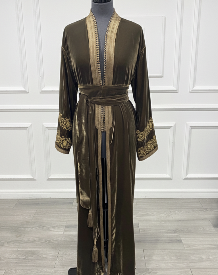 Kimono en velours marron brodé