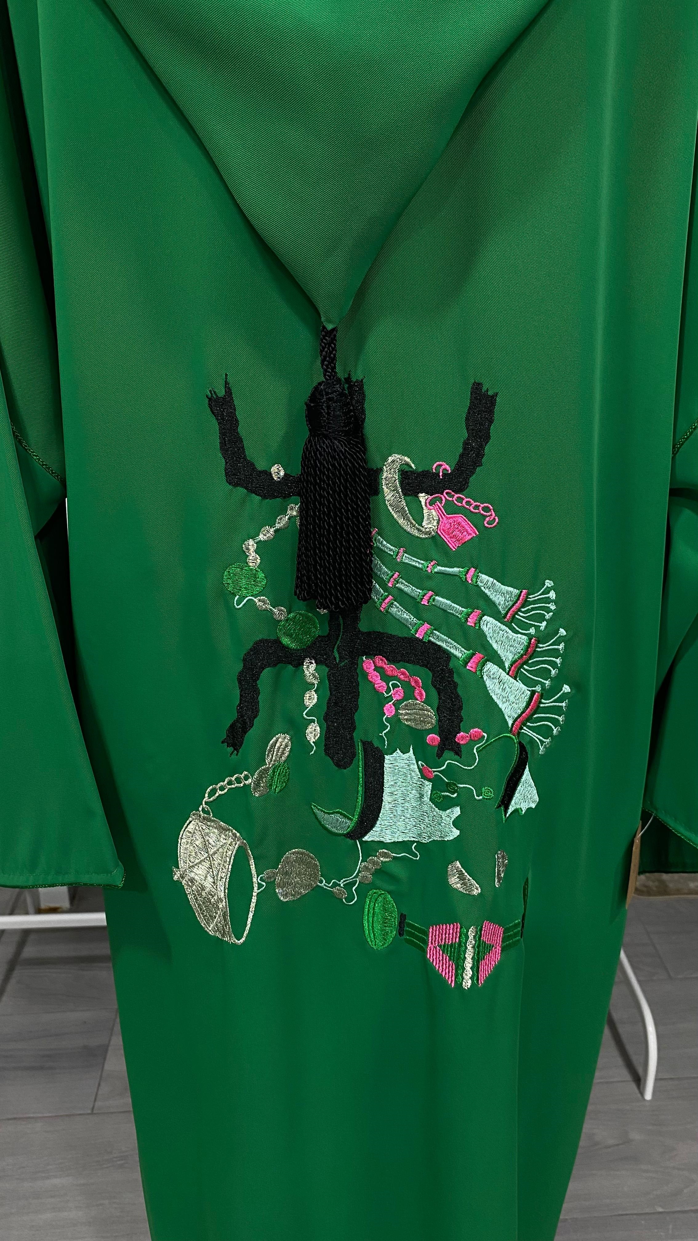 Djellaba verte – choucha et motifs sur dos
