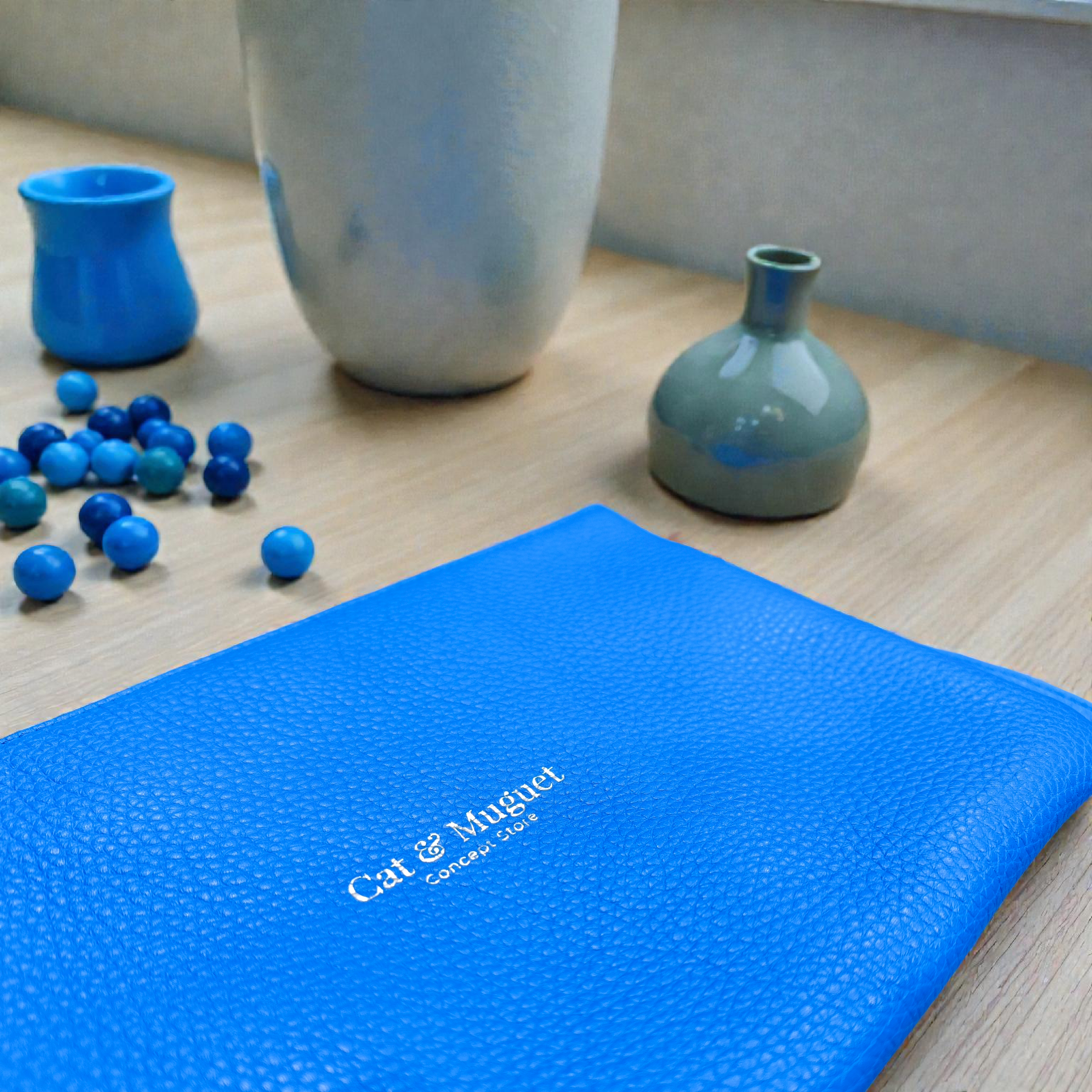 Trousse en cuir bleu électrique – 25x17 cm