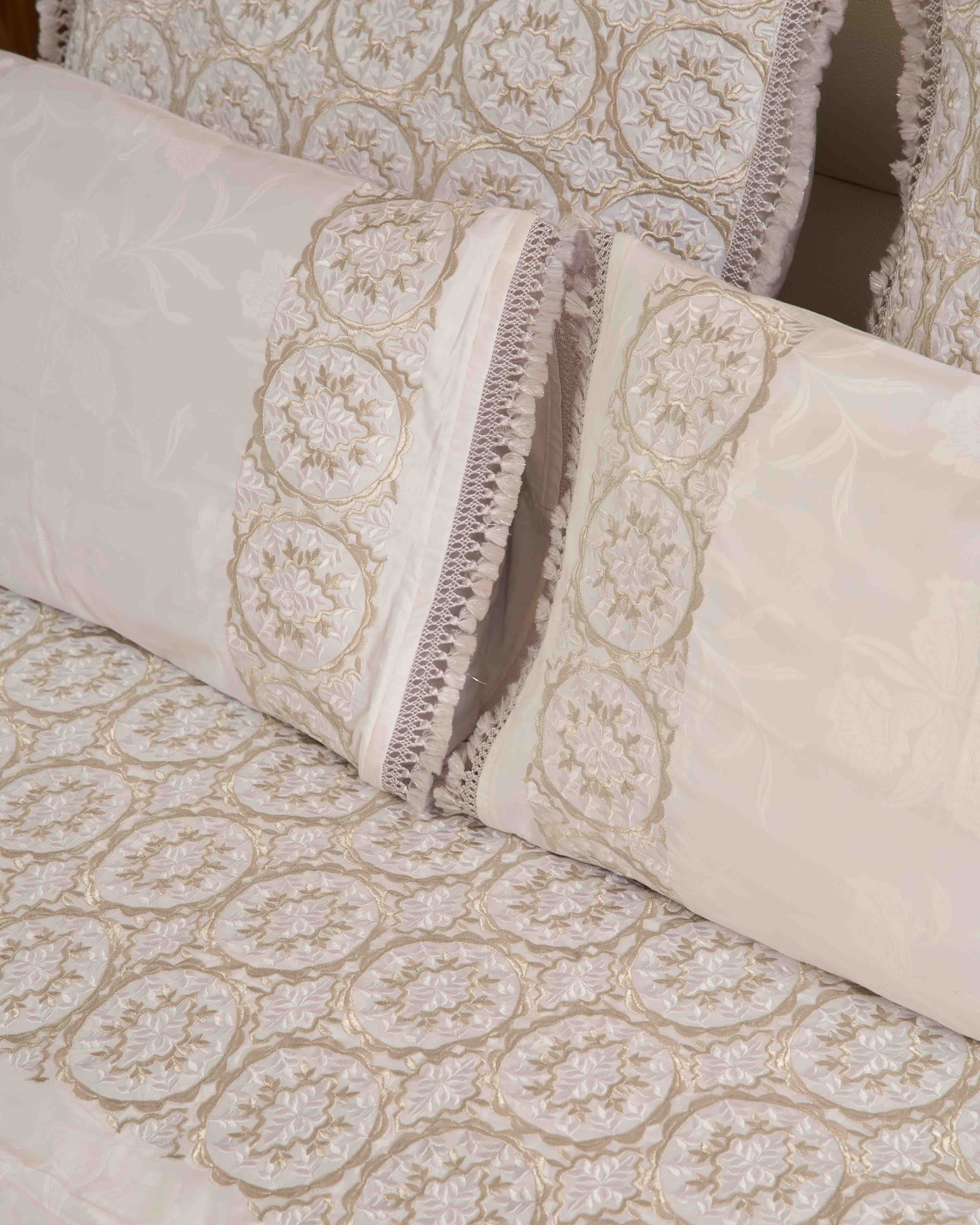 Parure de lit brodée - Collection Rziza