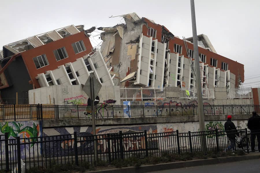 building in chile destroyed in 2010 earthquake