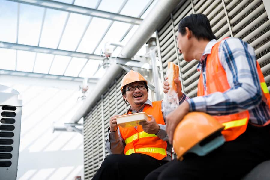 construction workers eating healthy lunches