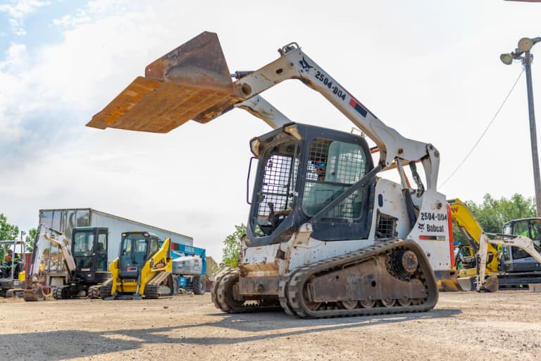 4 Things To Know When Renting a Skid Steer DOZR