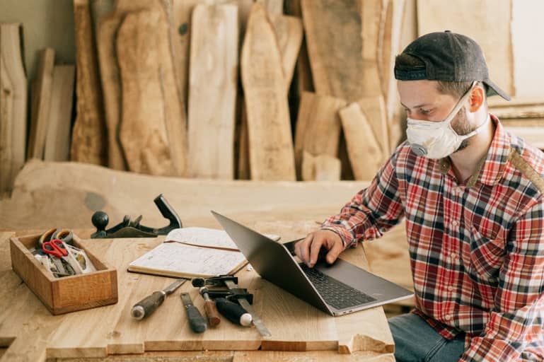 Construction worker using ecommerce platform