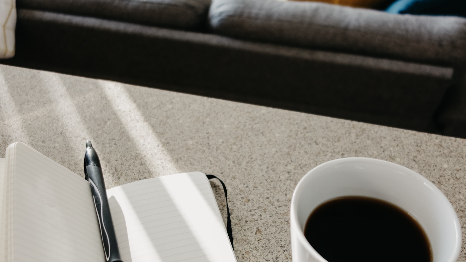 Typewriter and coffee representing Joplin and Flow approaches to writing and ownership