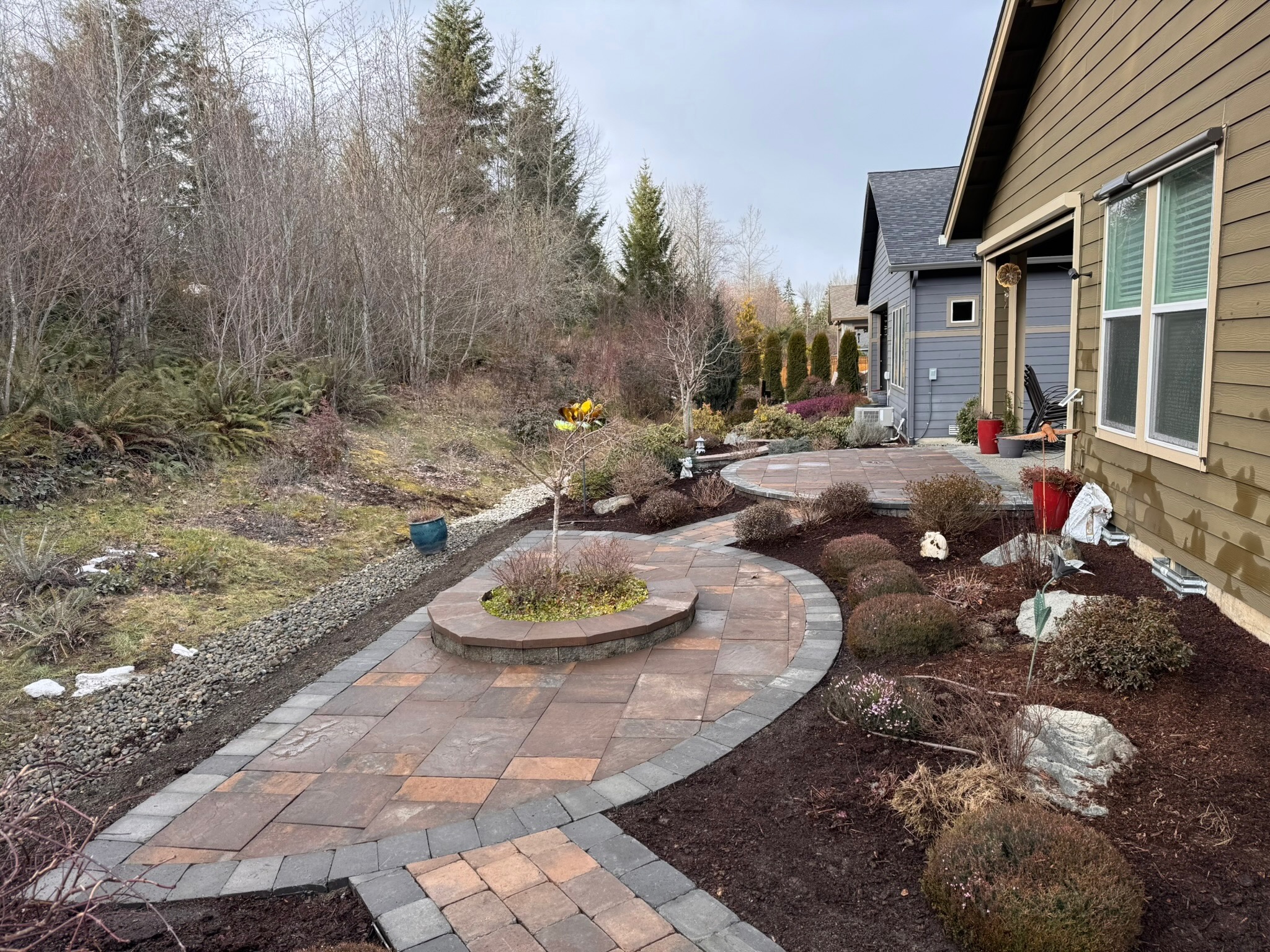 Patio with retaining wall and plantings by Todd's Nursery in Puyallup, WA